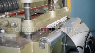用于生产钢管的<strong>钣金</strong>切割机.. 冷轧钢板卷